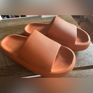 Women’s Orange Cloud Slides, new unworn, EU 37/38 US 6/7